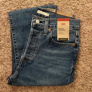 Levi’s straight wedgie jean - size 30 - color “love in the mist”